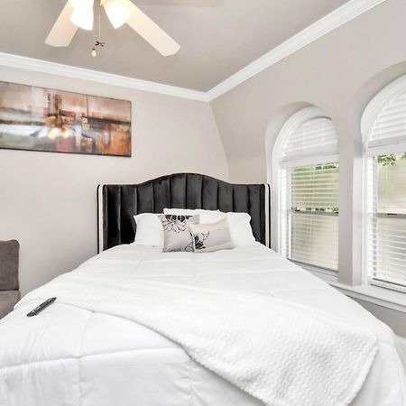 Stunning Private Room In Town Home ヒューストン エクステリア 写真