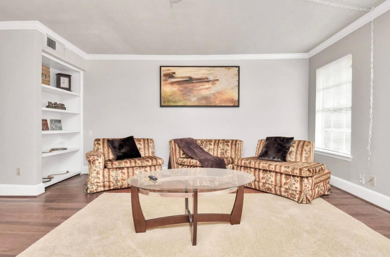 Stunning Private Room In Town Home ヒューストン エクステリア 写真