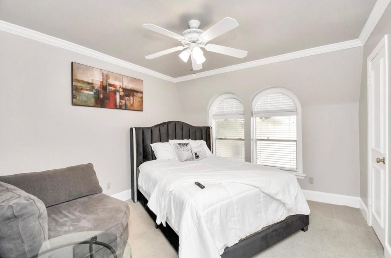 Stunning Private Room In Town Home ヒューストン エクステリア 写真