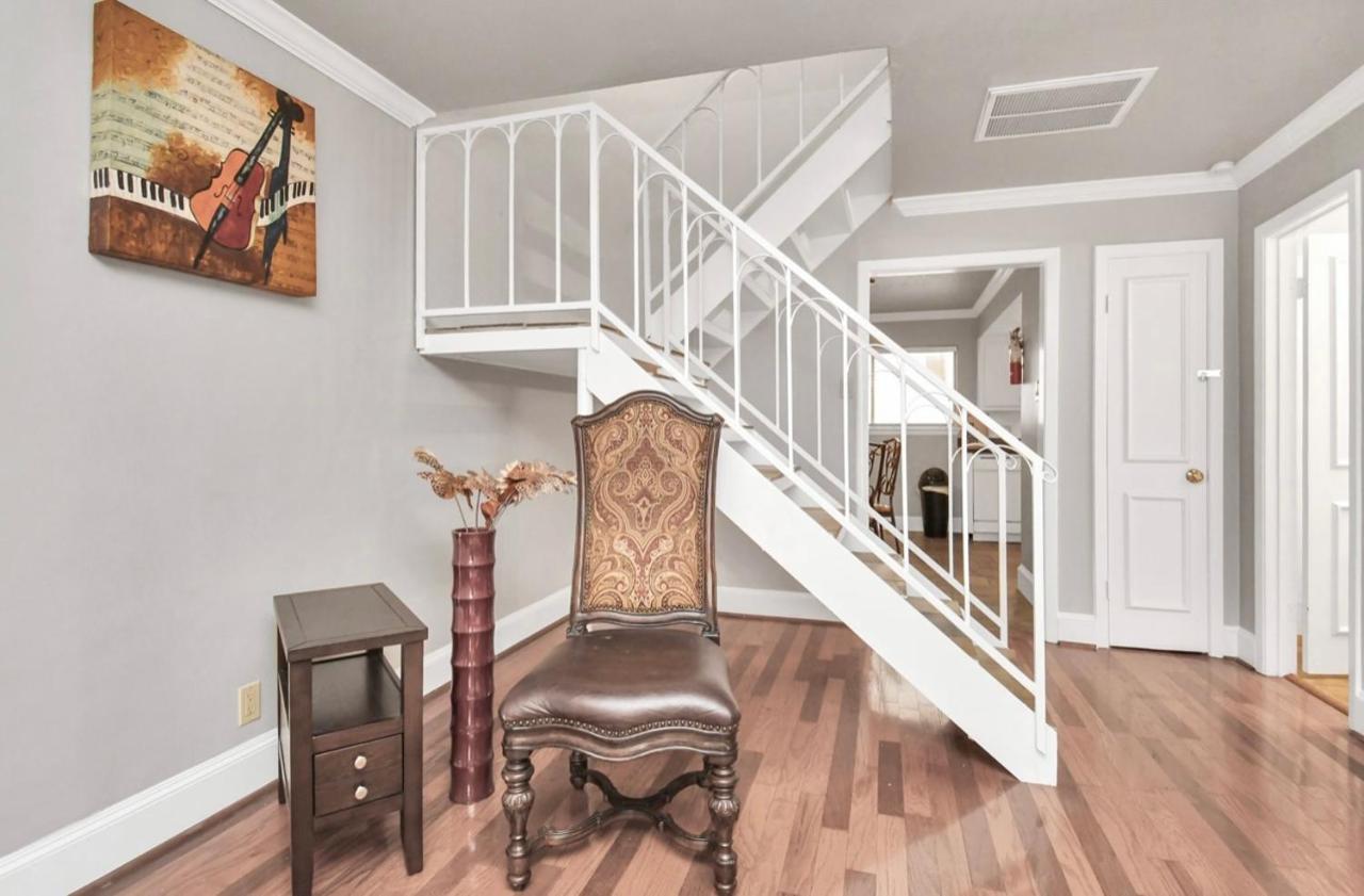 Stunning Private Room In Town Home ヒューストン エクステリア 写真
