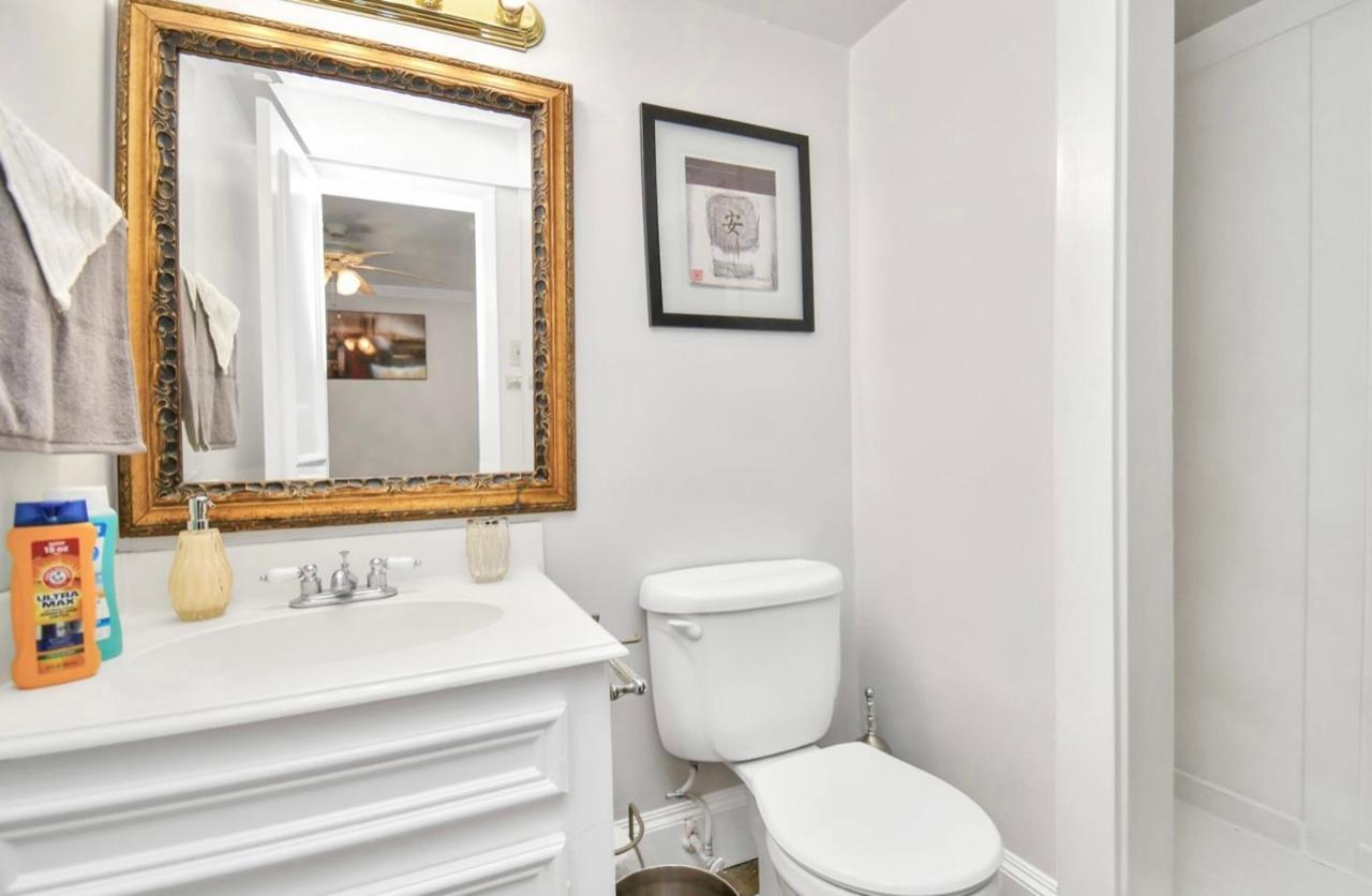 Stunning Private Room In Town Home ヒューストン エクステリア 写真