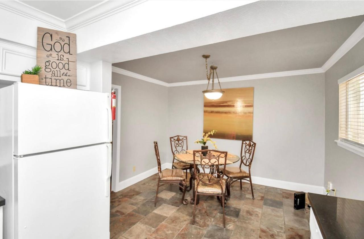 Stunning Private Room In Town Home ヒューストン エクステリア 写真