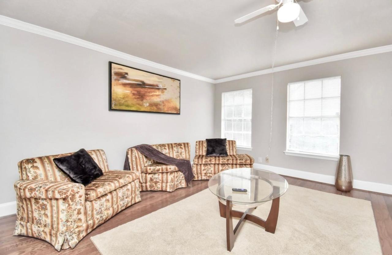Stunning Private Room In Town Home ヒューストン エクステリア 写真