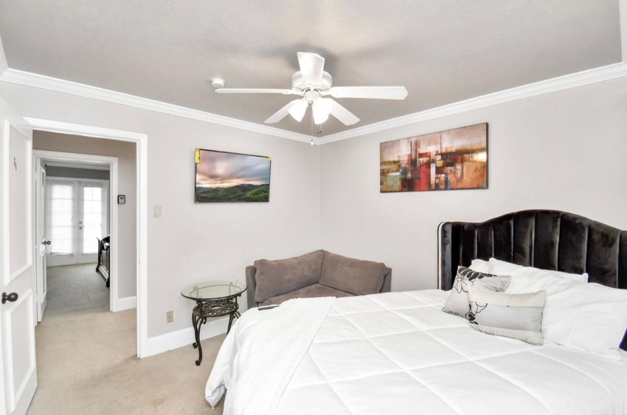 Stunning Private Room In Town Home ヒューストン エクステリア 写真
