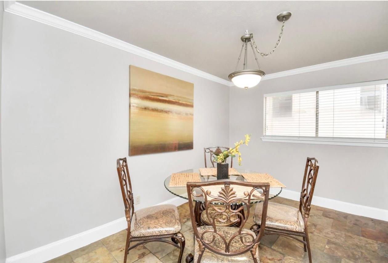 Stunning Private Room In Town Home ヒューストン エクステリア 写真
