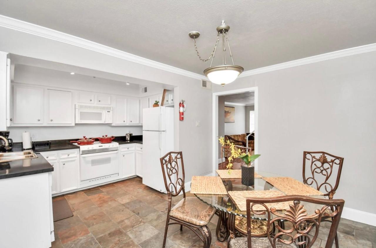 Stunning Private Room In Town Home ヒューストン エクステリア 写真